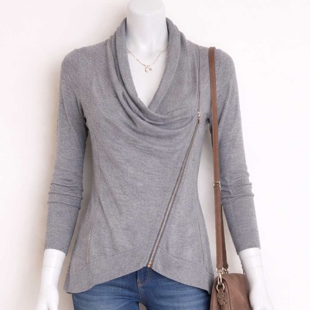 Le Lis Asymmetrical Zip Knit Top